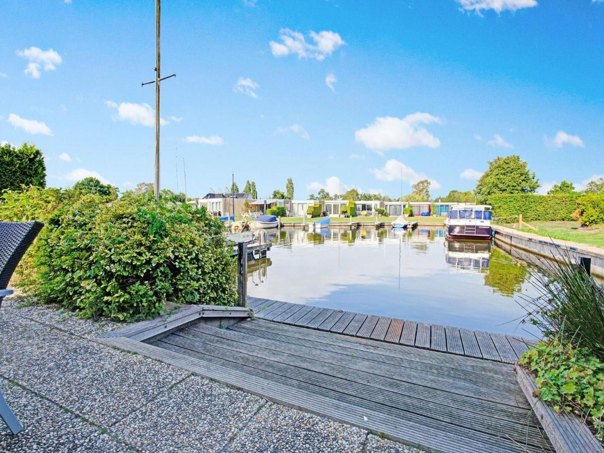 Waterfront Holiday Home With Jetty Boornzwaag over de Wielen Ngoại thất bức ảnh