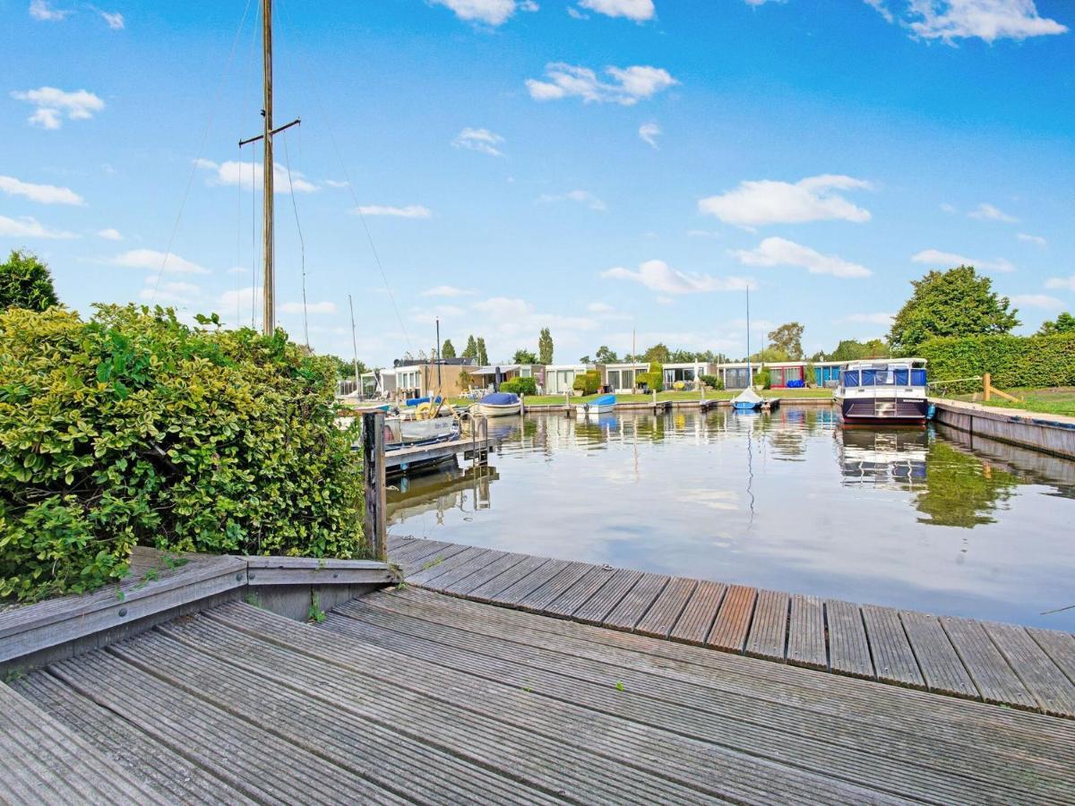 Waterfront Holiday Home With Jetty Boornzwaag over de Wielen Ngoại thất bức ảnh